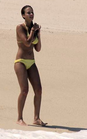 Jessica Alba sur la plage